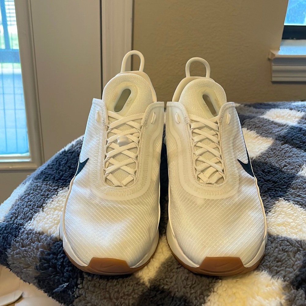EUC Nike Women’s Air Max 2090 Twist (Fossil Gum) size 10